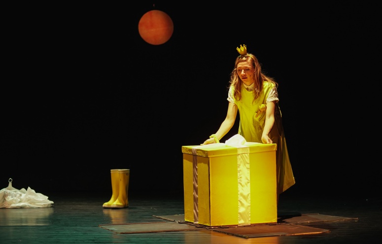 2026-03-22 Klein Drama-Morgen is 1 keer slapen-Olympe_TitsHR.jpg