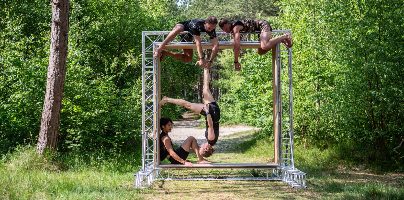 2026-04-18 Frames - Not Standing_Alexander VantournhoutBEW © Bart GrietensBart Grietens-145.jpg