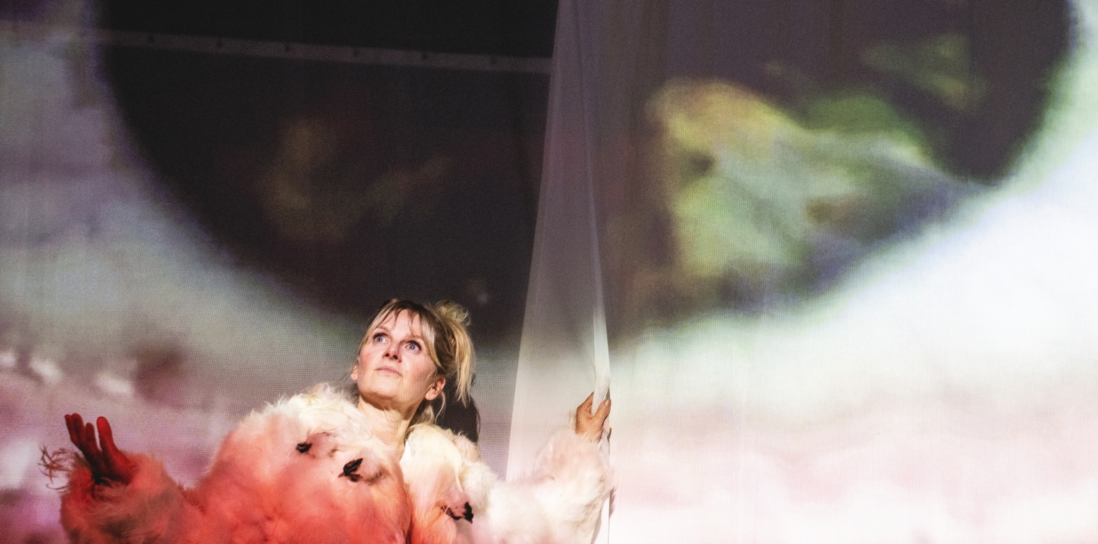 2026-02-25 An Miller - Ode-aan-de-Verwondering_c-Sara-De-Graeve_HiRes54.jpg